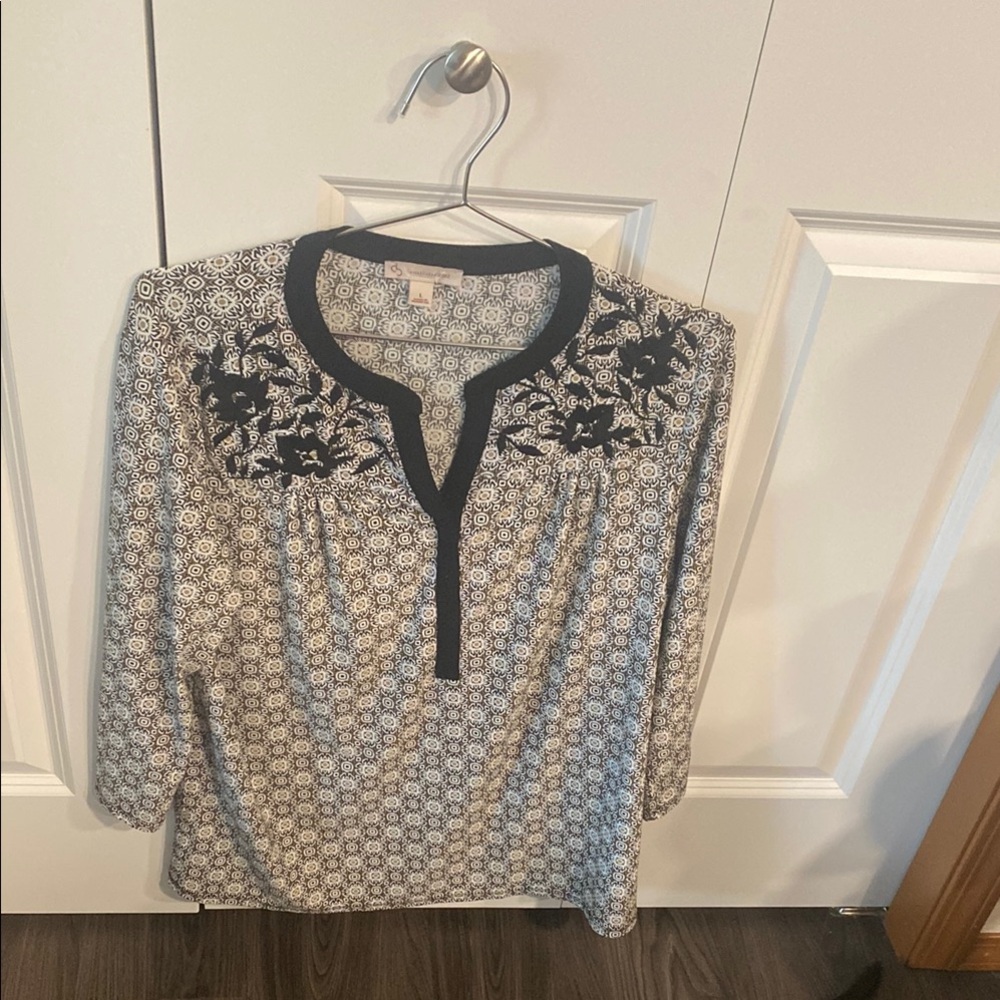 Dressbarn Floral Embroidered Women's Top - Black and White Large